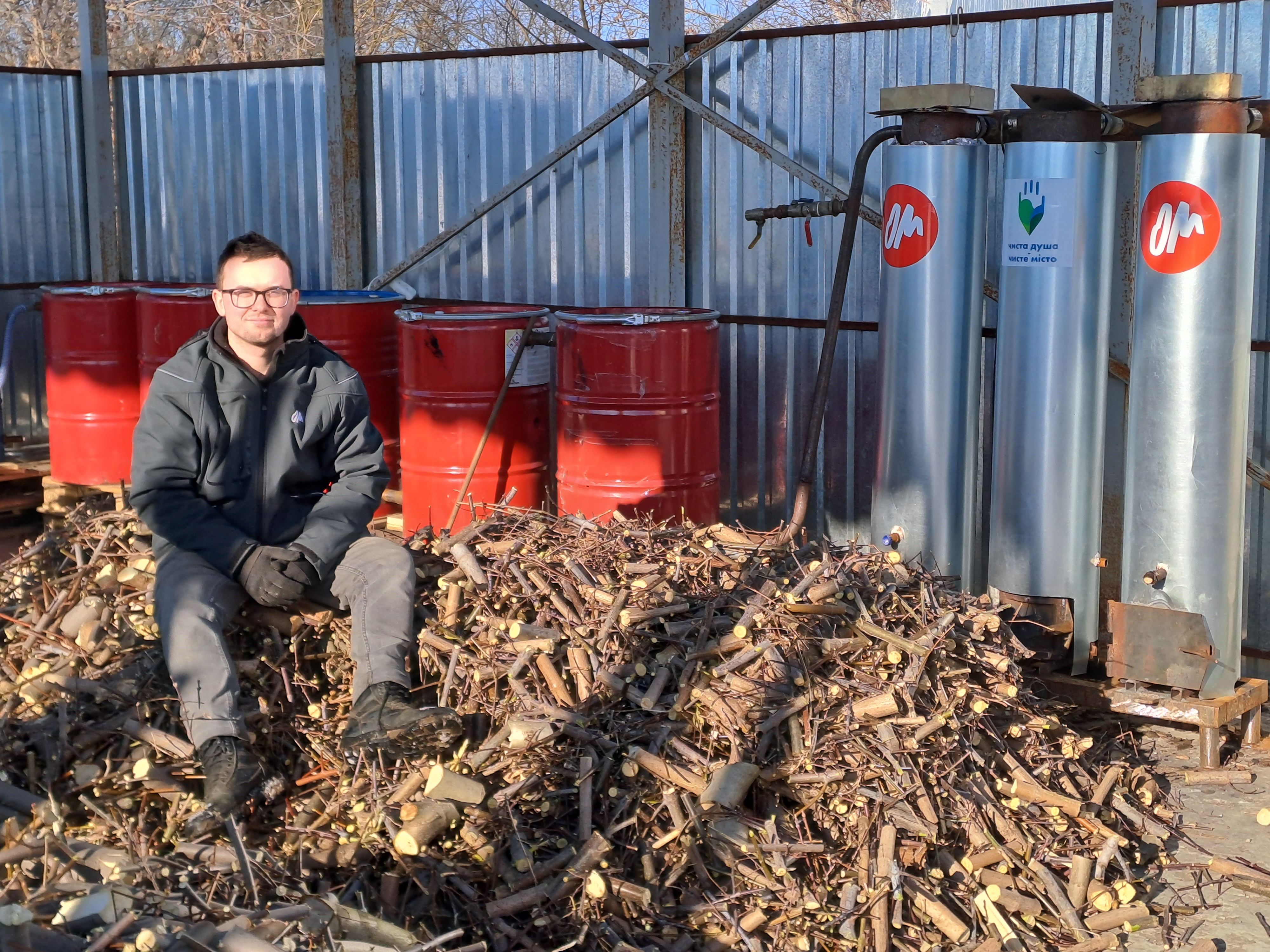 Josh's (UK) concern for finding answers to humanity’s big problems—especially sustainable energy solutions—sparked an interest in engineering that eventually led him to serve in Ukraine.
