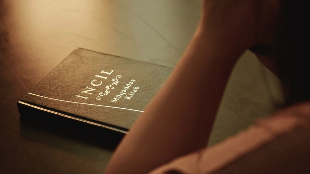 Fatime krijgt een Nieuwe Testament van OM (beeld ter illustratie)