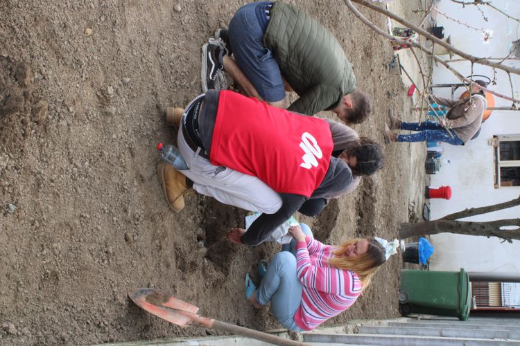 During an outreach by REACH in Moldova and Romania  REACH participants help locals in their garden.