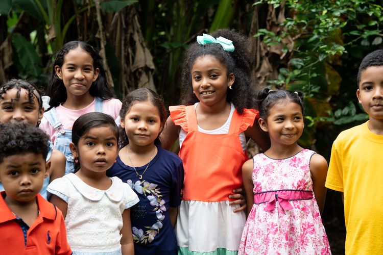 A group of kids smile for a photo in Panama. Photo by RJ Rempel.