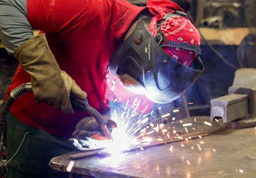 Mar del Plata, Argentina :: Tony Patureau (France) works in the welding workshop.