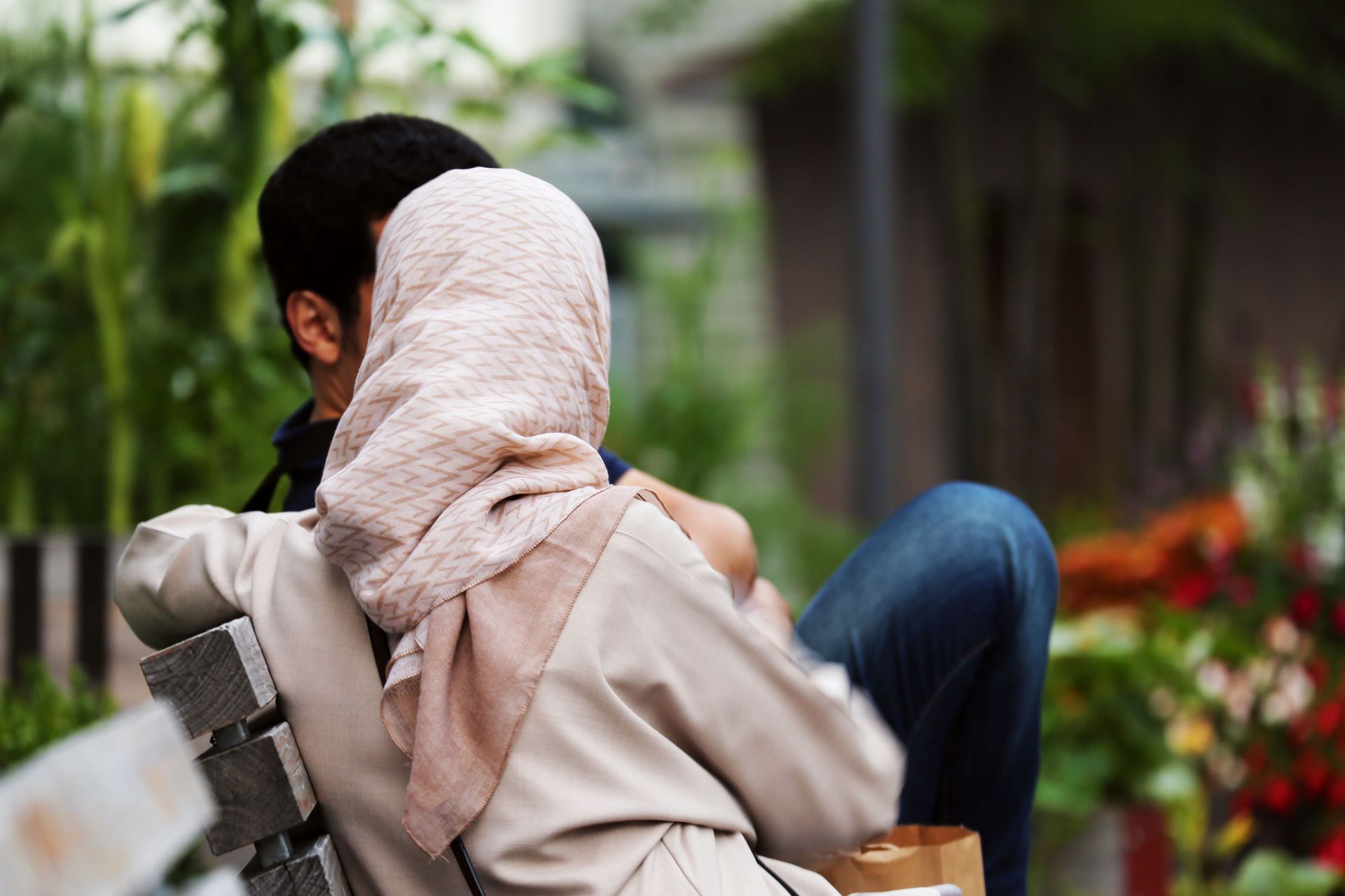 An Arab couple talks to each other while enjoying their holiday in Switzerland.
Photo by Anja B.