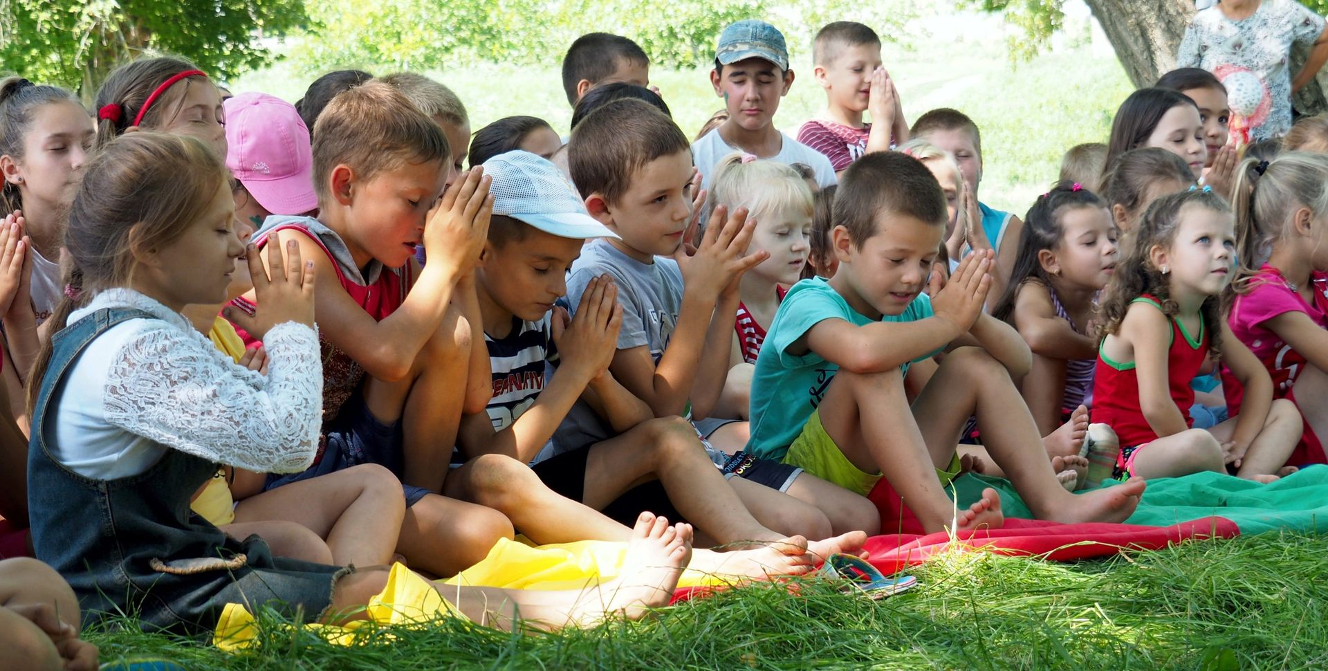 Children praying at the end of a programme led by a ‘River Adventure’ outreach team in Zăluceni, a village with no evangelical church or known believers. The annual visits to this village have produced great openness, not only among the children but also 