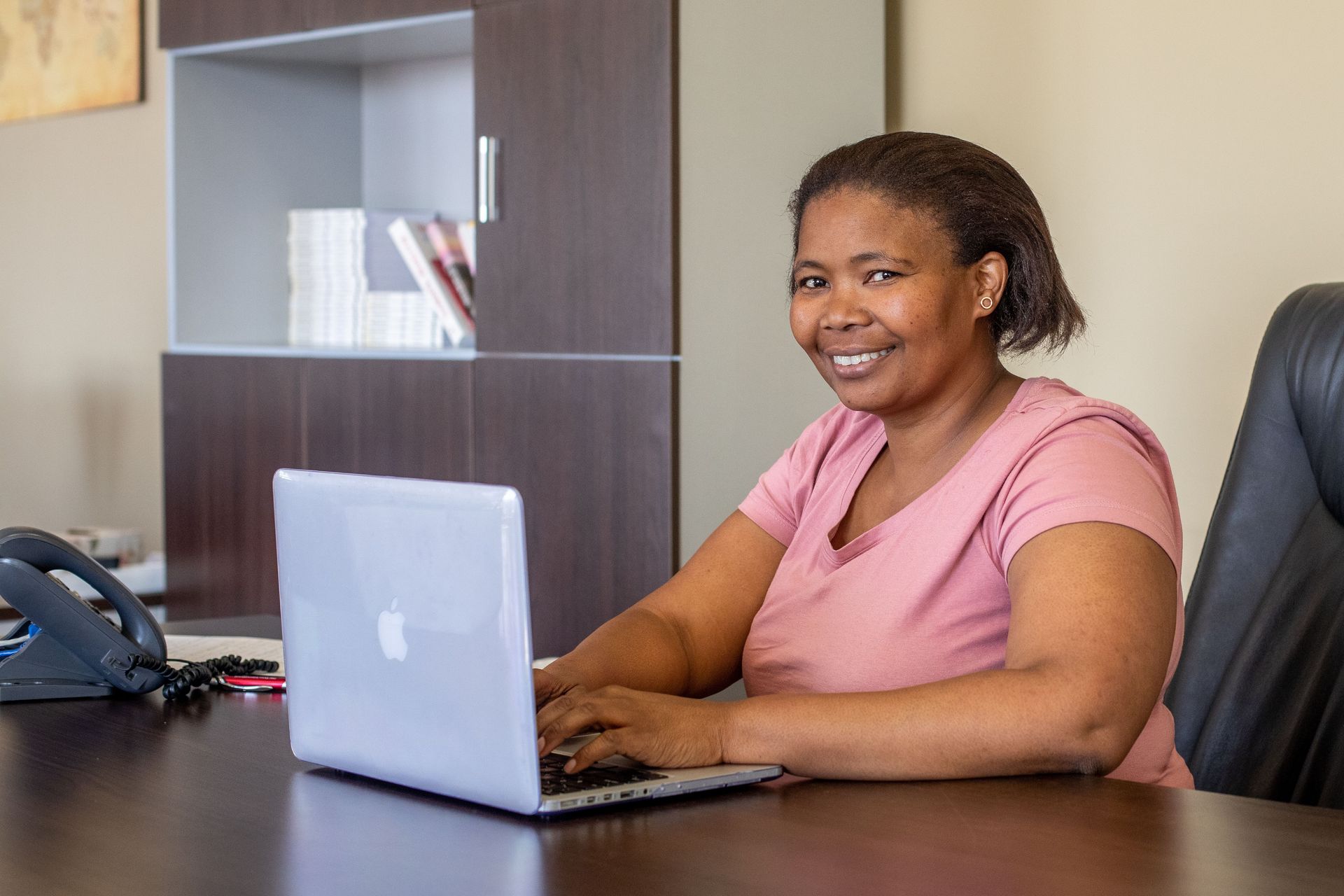 Esther Banzi (South Africa) working at The Link in South Africa. Esther does administrative work for AIDSLink, finances for OM in the Netherlands and is involved in the leadership of Transform.