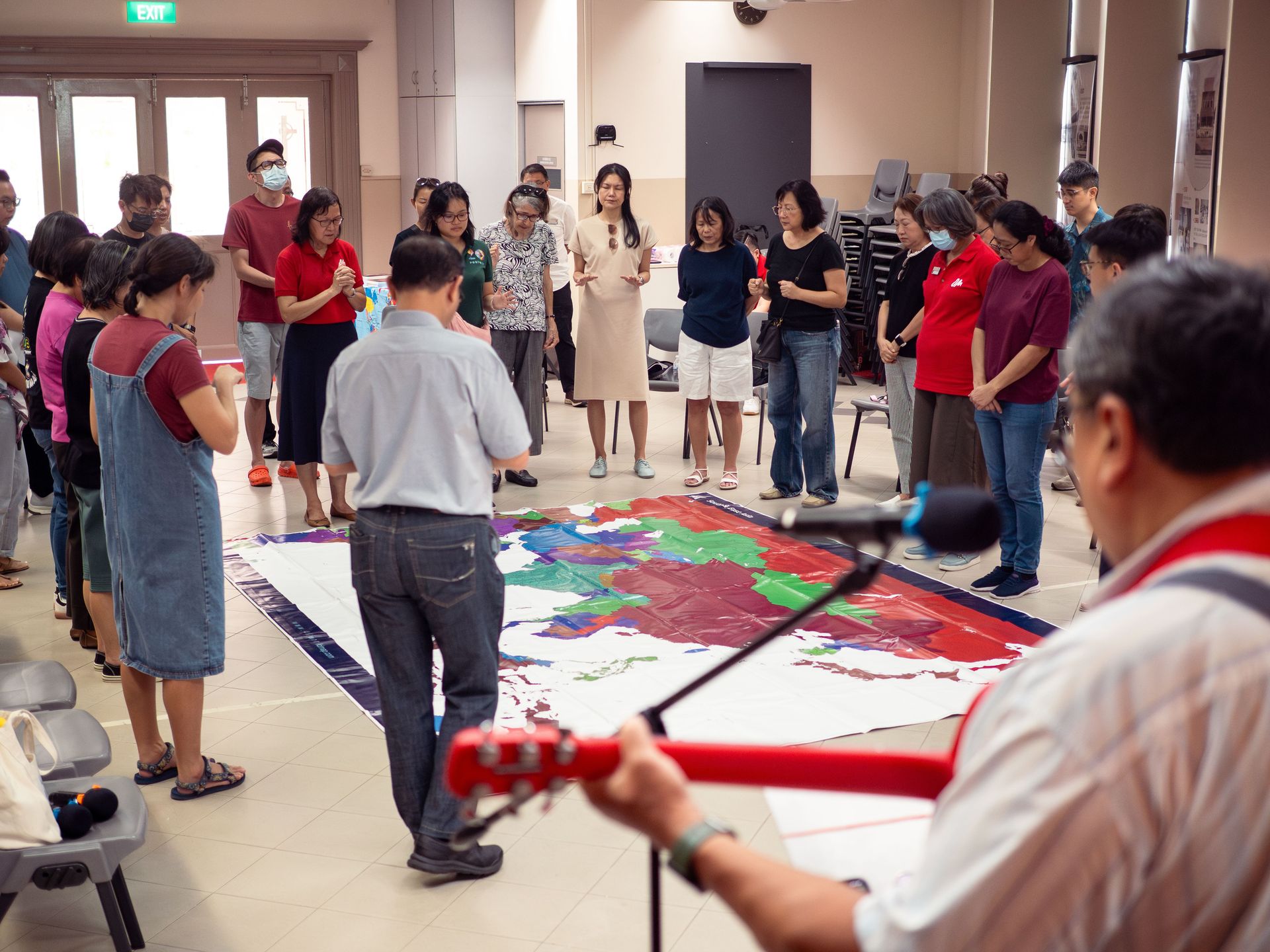 Prayer and praise at a mobilising event in Singapore. Photo by Belva Loke.